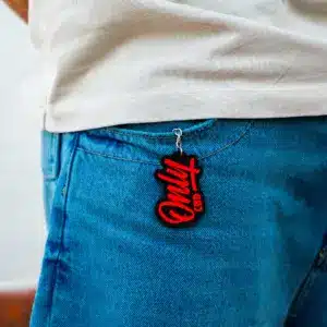 a person wearing blue jeans with a red tag